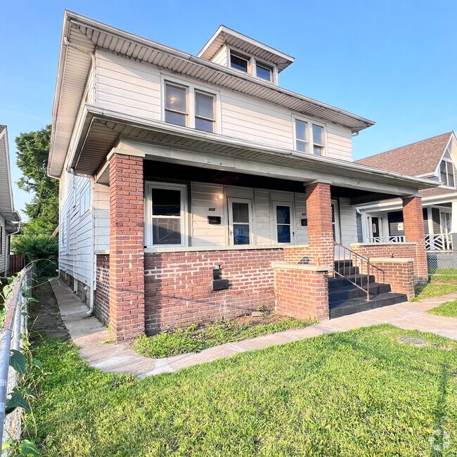 Building Photo - 609 W 30th St