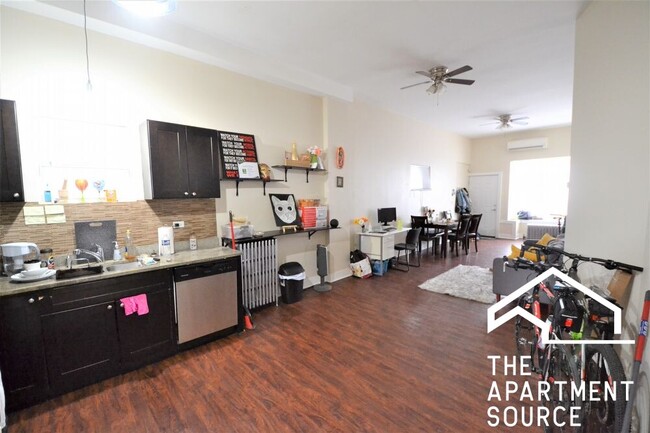 Foto del edificio - 3813 W Montrose Ave