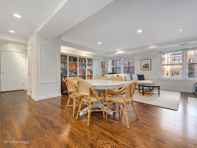Building Photo - 444 W Roslyn Pl