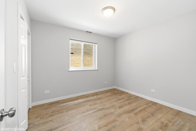 Building Photo - 6042 W 63rd St