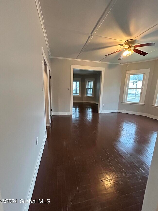 Building Photo - 96 Robinson St