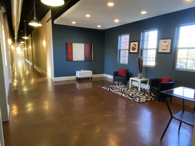 Building Photo - Great 2 Bed, 2 Bath Condo in NODA