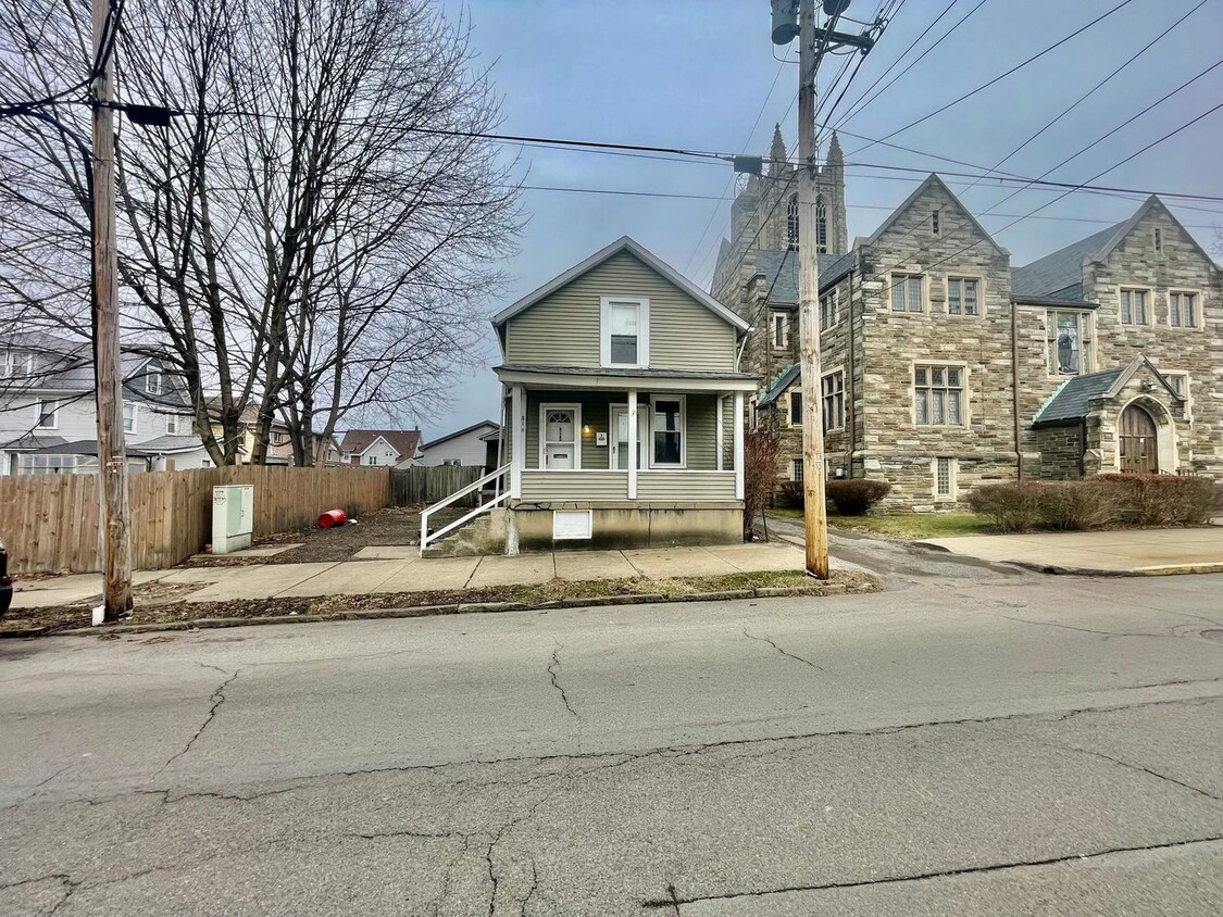 Primary Photo - 816 11th St