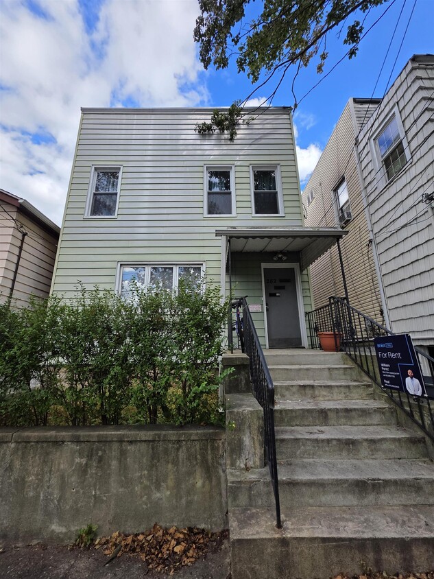 Primary Photo - 282 Neptune Ave