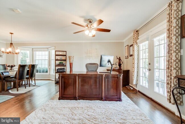 Building Photo - 6569 Forsythia St