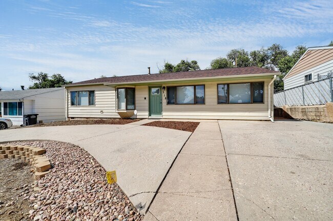 Foto del edificio - 318 Maplewood Dr