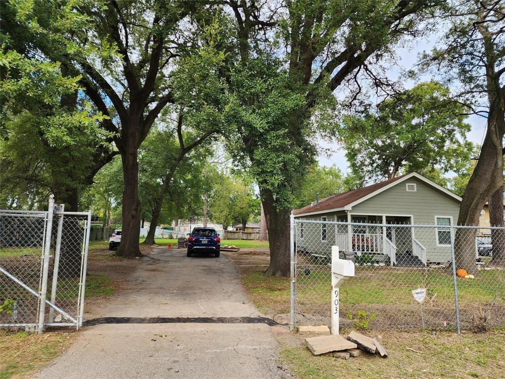Primary Photo - 903 Yorkshire St