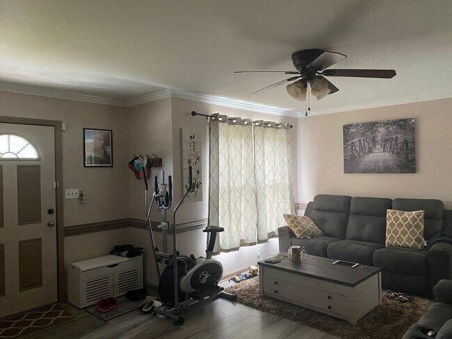 Foto del edificio - 8013 Perry Creek Rd