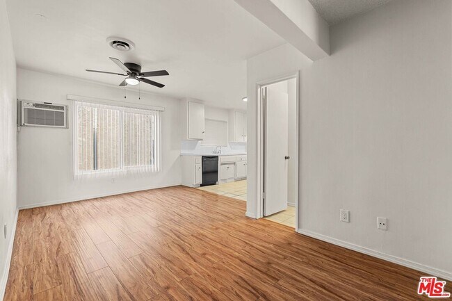 Foto del edificio - 15540 Moorpark St