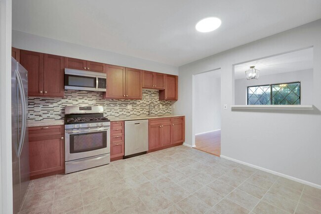 Building Photo - 57 Linwood Ave