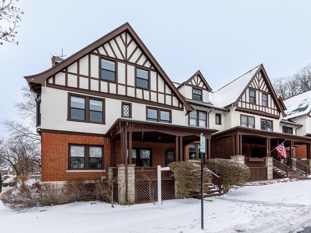 12 Eaton Ct, Wellesley, MA 02481 Townhome Rentals in Wellesley MA