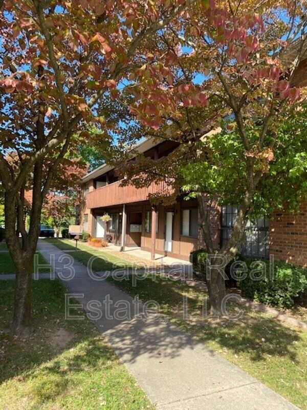 Primary Photo - 2333 Frank Scott Pkwy W