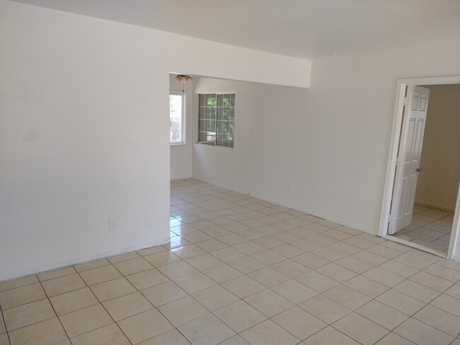 Building Photo - 616 Townsley Ave