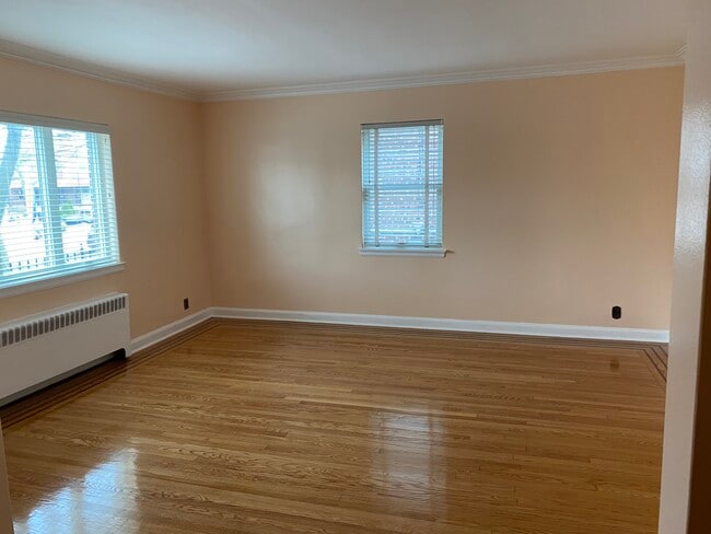 Building Photo - 1233 Lydig Ave