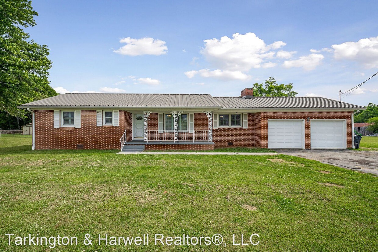 Primary Photo - 3 br, 2.5 bath House - 660 West Main Street