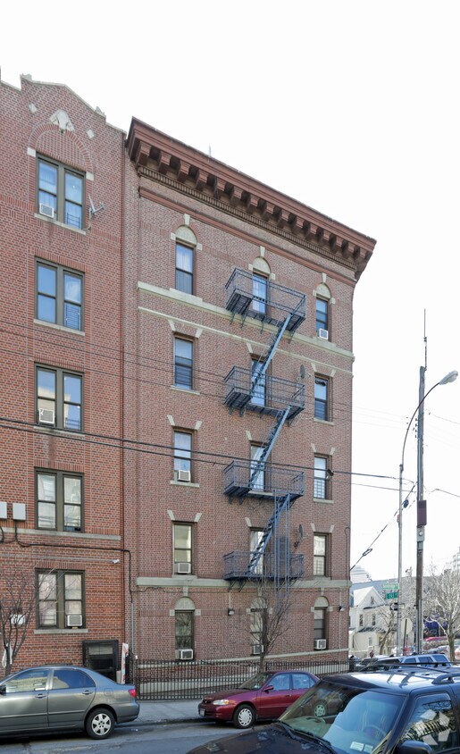 Building Photo - 301 E 193rd