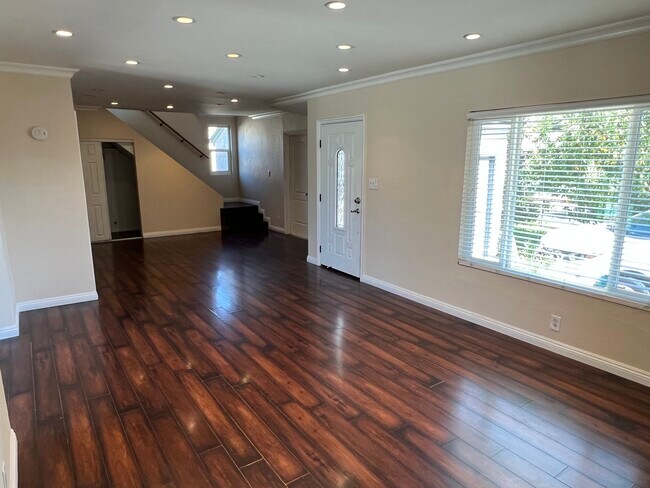 Foto del edificio - 8027 Norwich Ave