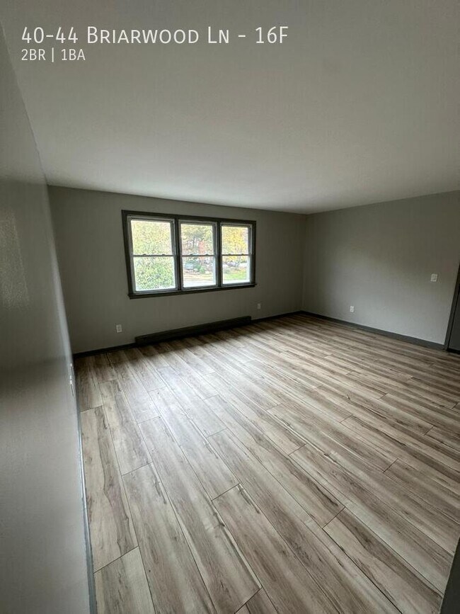 Foto del edificio - 40-44 Briarwood Ln-16F