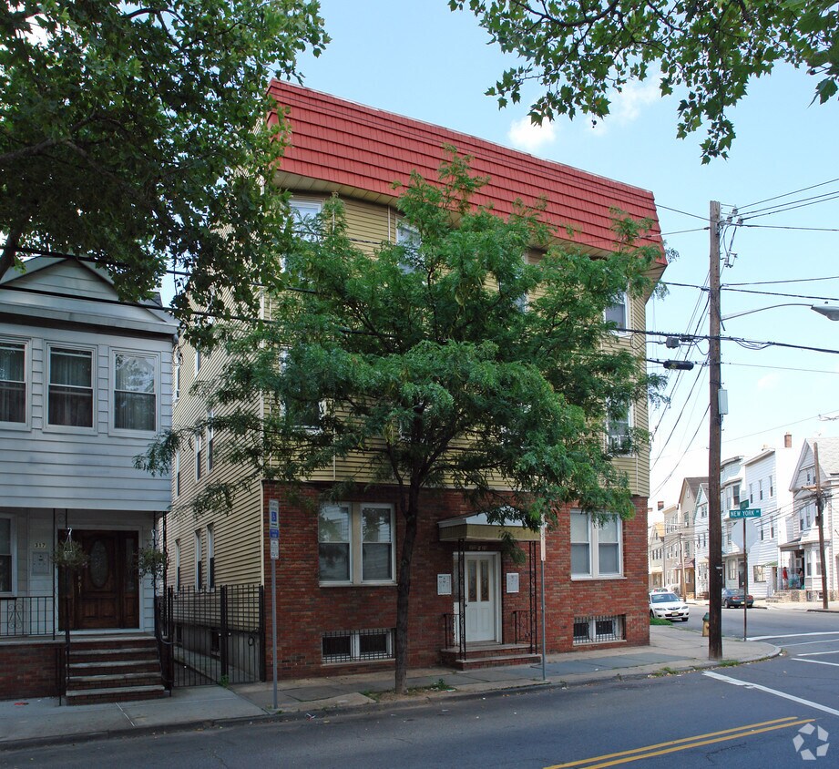 Foto del edificio - 319-321 New York Ave