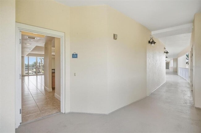 Building Photo - 102 Yacht Harbor Dr