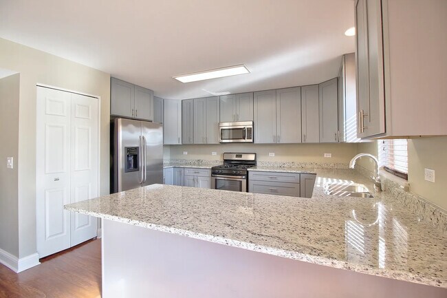 Building Photo - 17200 Dundee Dr