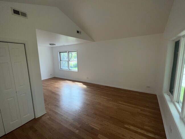 Sala de estar - 2833 Auxplaines Ave