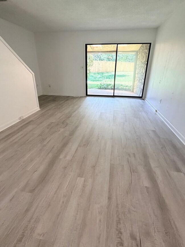 Foto del edificio - 134 Colony Dr