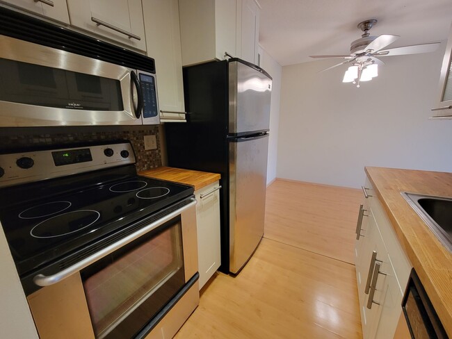 Foto del edificio - Newly Updated 1 Br/1 Ba Condo w/Hdwd Flrs,...