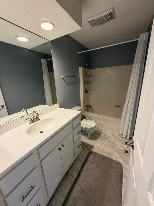 Building Photo - 1343 Headlee Ave