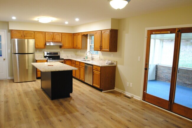 Foto del edificio - 144 Northwood Rd