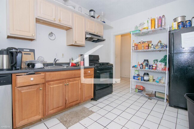 Foto del edificio - 6 br, 3 bath House - 28 Wadsworth St