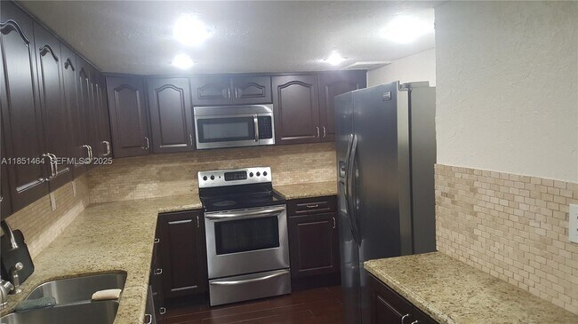 Foto del edificio - 3860 NE 170th St