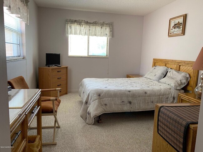 Foto del edificio - 418 Hawthorne Ct