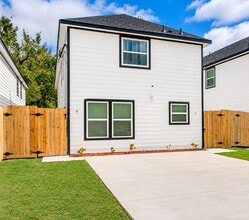 Building Photo - 7412 Pond St