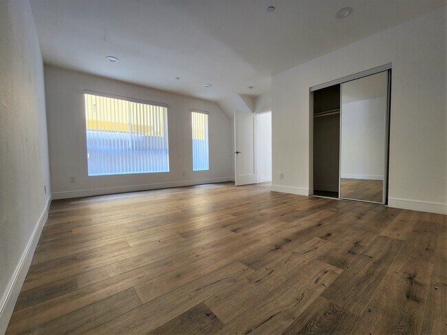 Foto del edificio - 543 N Kingsley Dr