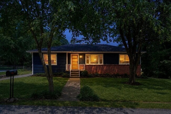 Foto del edificio - 3351 Black Oak Cir
