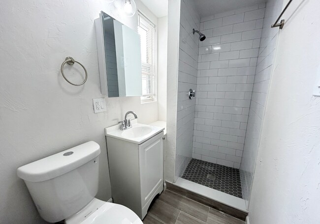 Foto del edificio - 153 E Cottage St