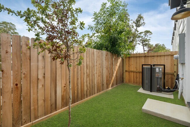 Foto del edificio - 717 Janisch Rd