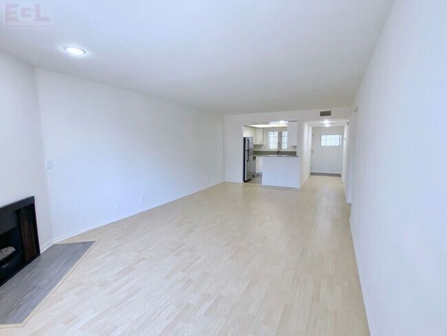 Foto del edificio - 1811 Malcolm Ave