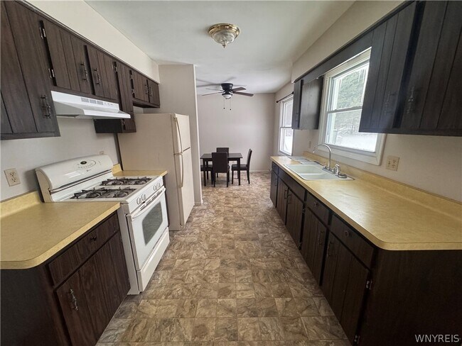 Foto del edificio - 10035 Creek Rd