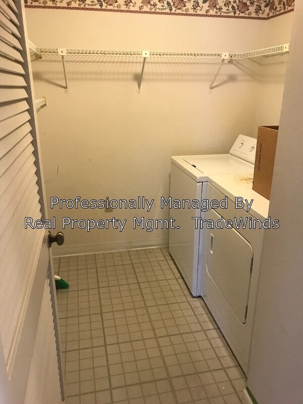 Building Photo - 1179 Pine Ridge Cir W