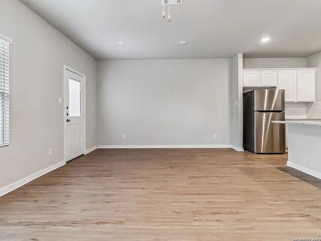 Foto del edificio - Charming 3BR 2BA Duplex near Randolph AFB