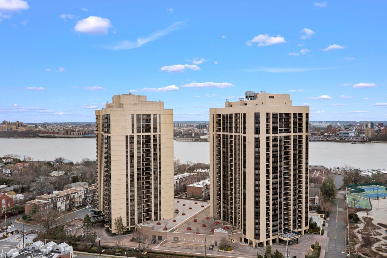 Primary Photo - 800 Palisade Ave