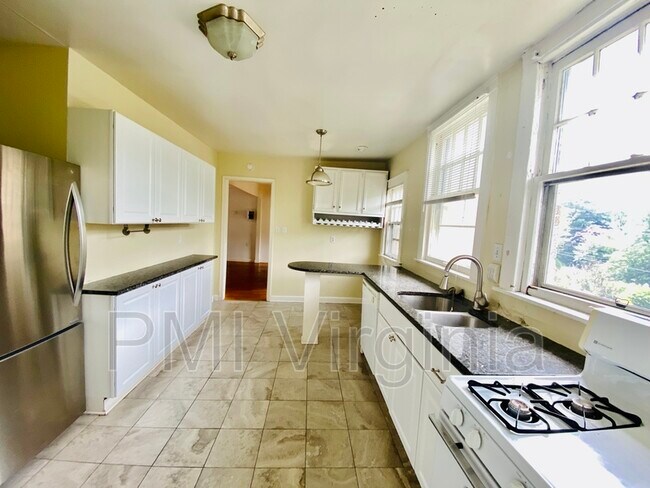 Building Photo - 2101 Hampton Blvd