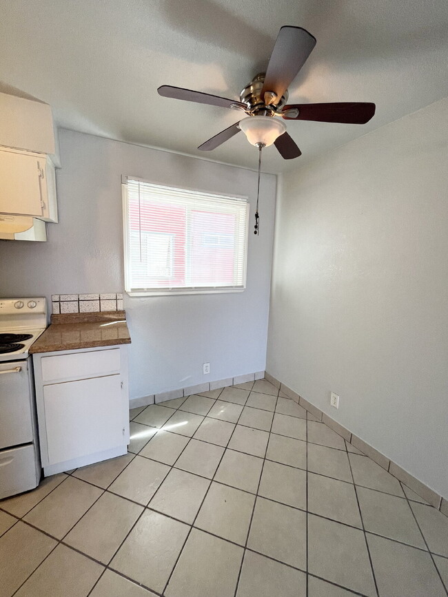 Foto del edificio - Merced: $975 1 bed 1 bath downstairs unit