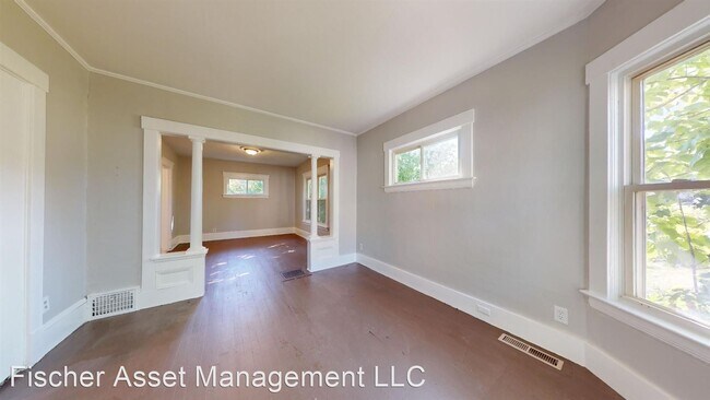 Building Photo - 1 br, 1 bath Apartment - 1471 West 98th St...