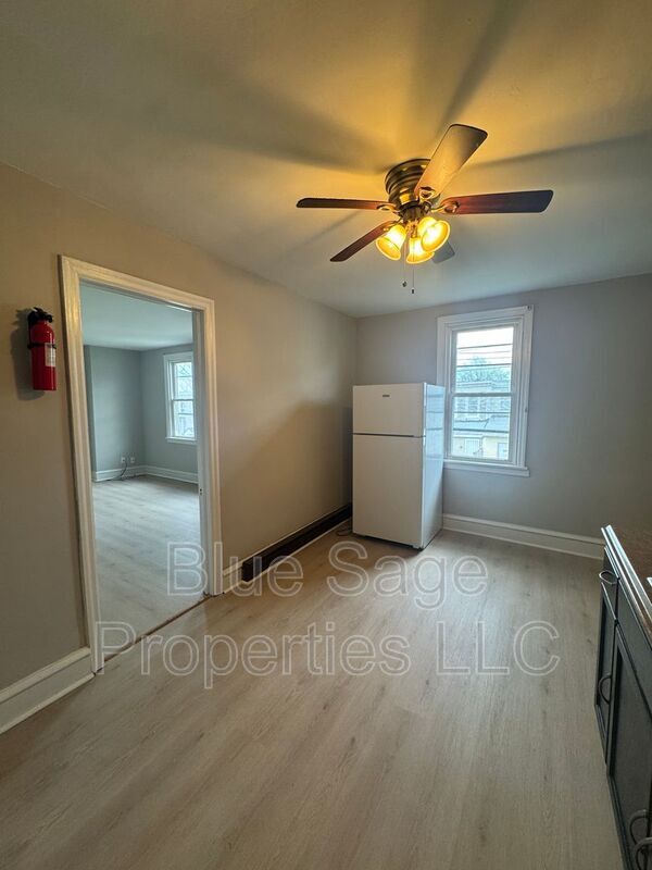 Foto del edificio - 621 W 7th St