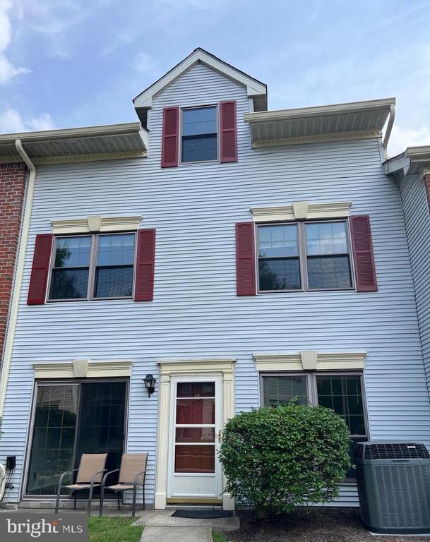 Building Photo - 90 Drewes Ct