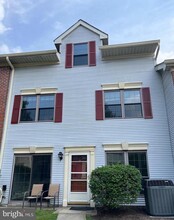 Building Photo - 90 Drewes Ct