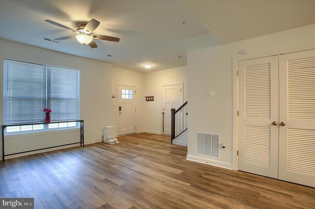 Building Photo - 30 Parkview Dr